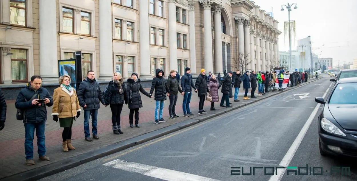 Падкаст дня: Суды за інтэграцыю і культурныя вынікі года з Арт-Сядзібай