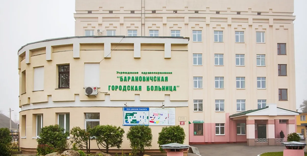 В Барановичах женщина с пневмонией просидела 10 часов в очереди в больнице