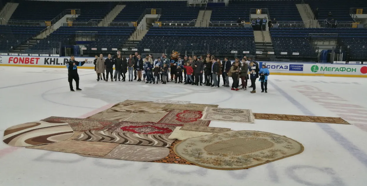 Балельшчыкі мінскага "Дынама" адказалі на паражэнне 10-метровым танкам