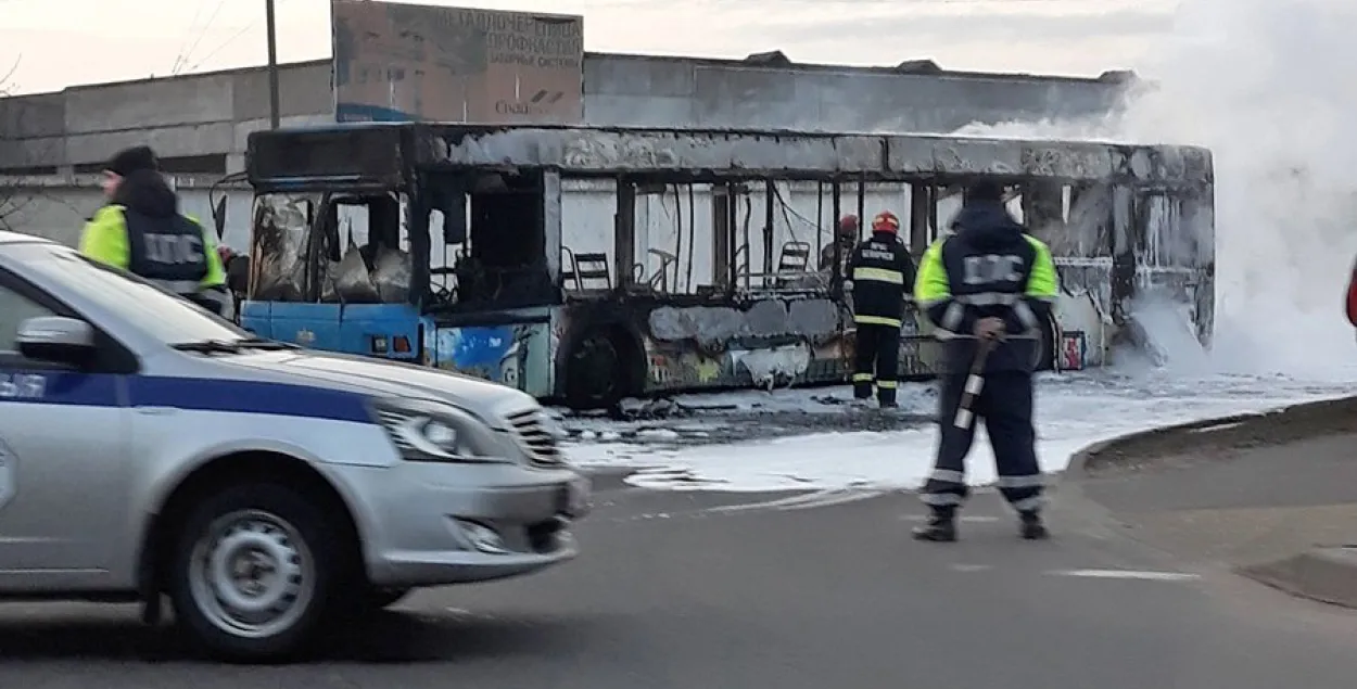 У Бабруйску згарэў аўтобус, пасажыраў кіроўца паспеў вывесці