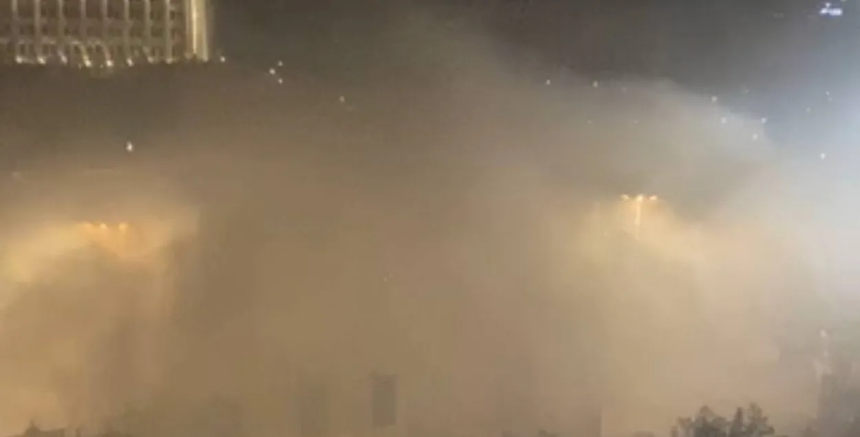 У Алматы супраць пратэстоўцаў ужылі святлошумавыя гранаты і слёзацечны газ