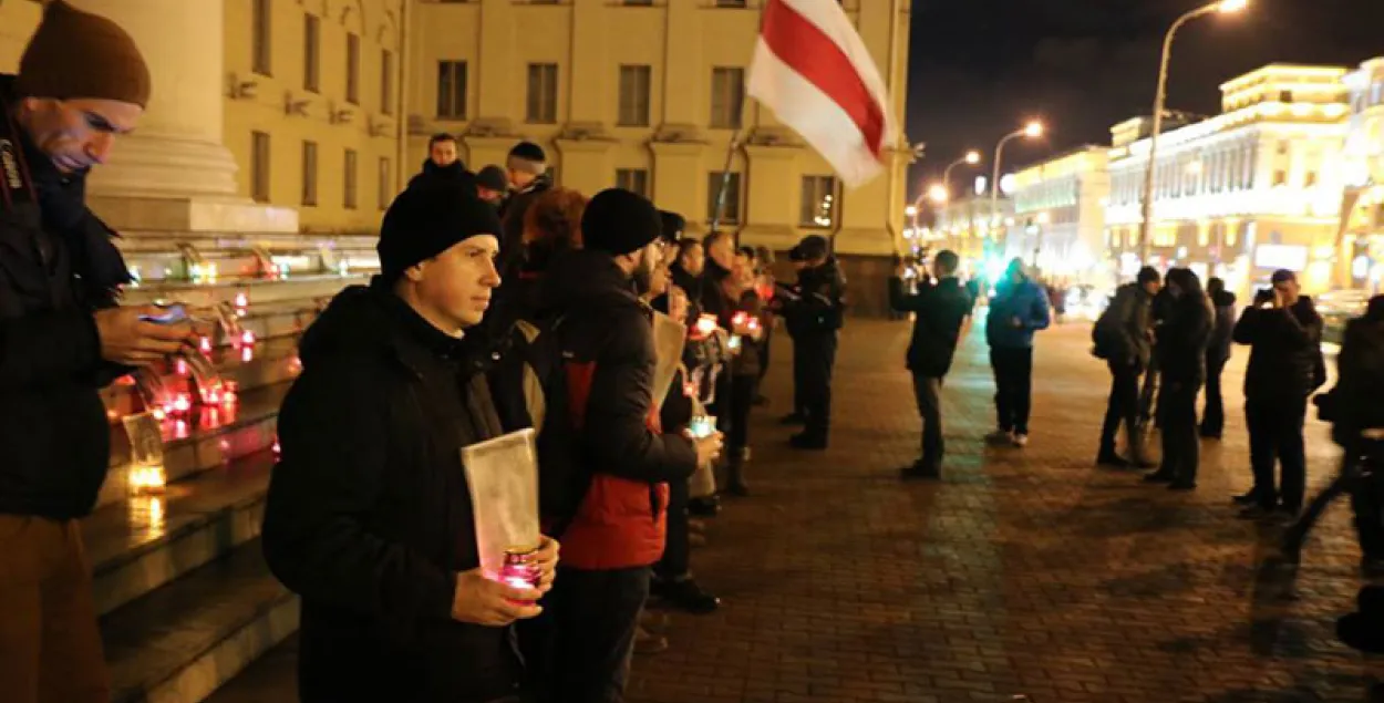 Пасля акцыі памяці каля КДБ затрымалі актывістаў