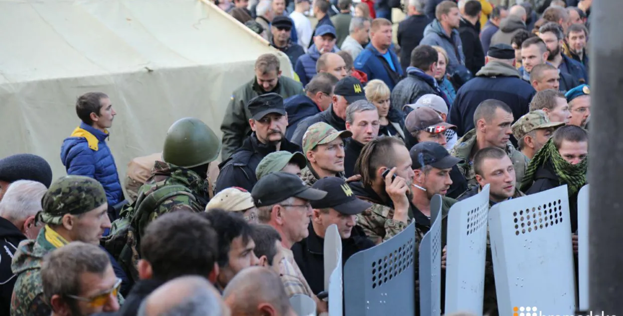 У сутычках каля Вярхоўнай Рады ўкраінская паліцыя ўжыла слёзацечны газ