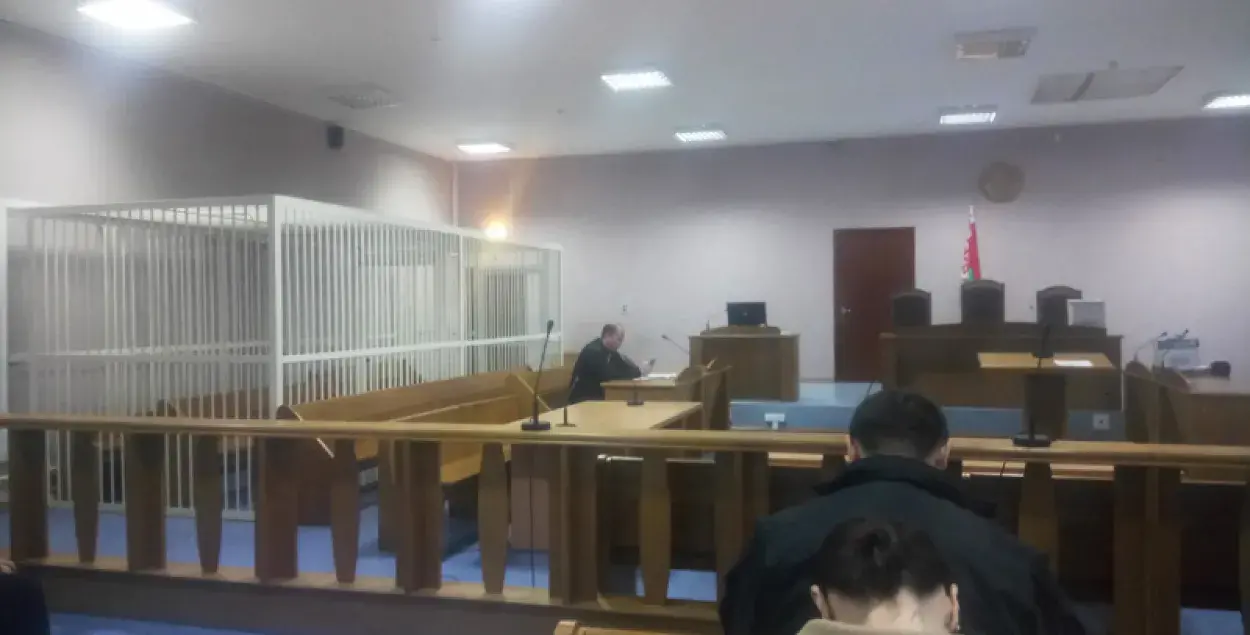 Суд над Уладзімірам Кондрусем праходзіць без яго