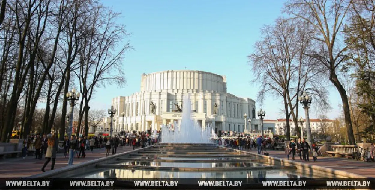 У суботу будзе 10-16 цяпла, дажджы магчымыя толькі на поўдні