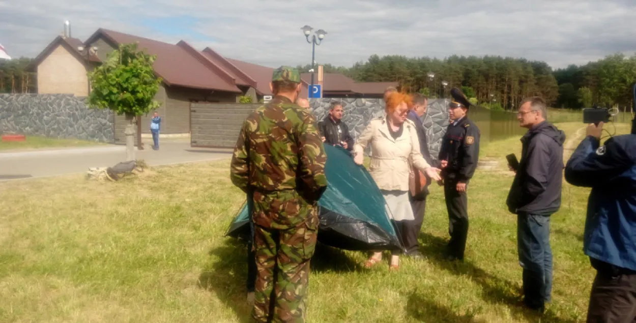 Міліцыя ў Курапатах не дазволіла актывістам усталяваць намёты