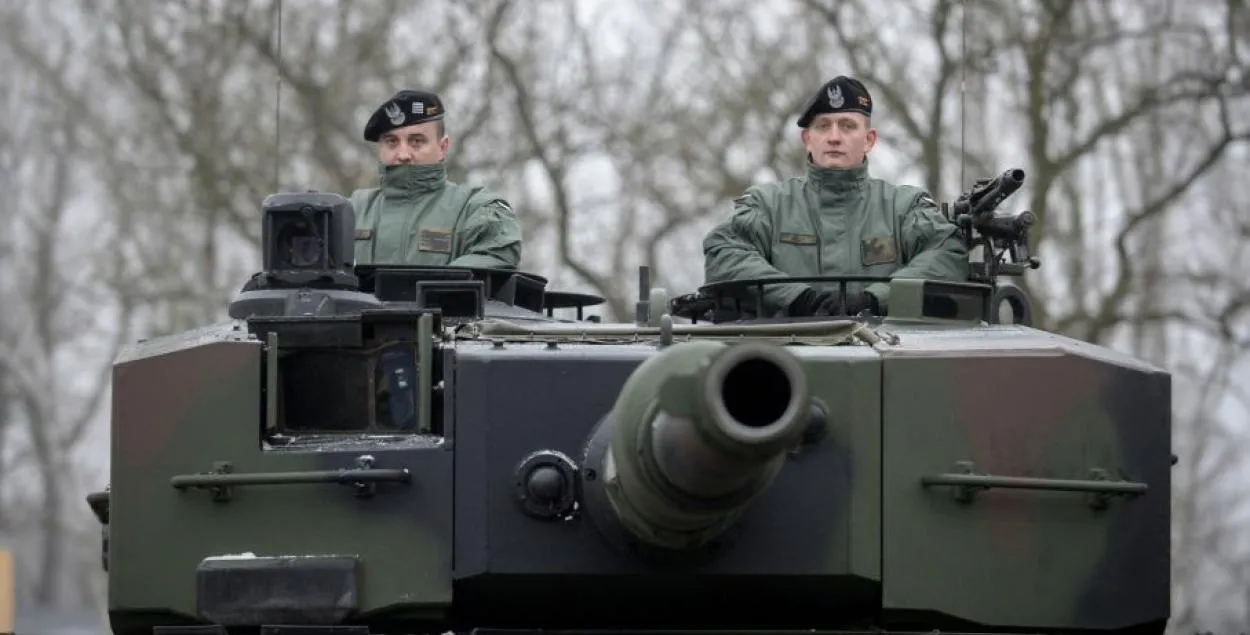 Польские военные на танке Leopard 2 / Фото: tvp.pl
