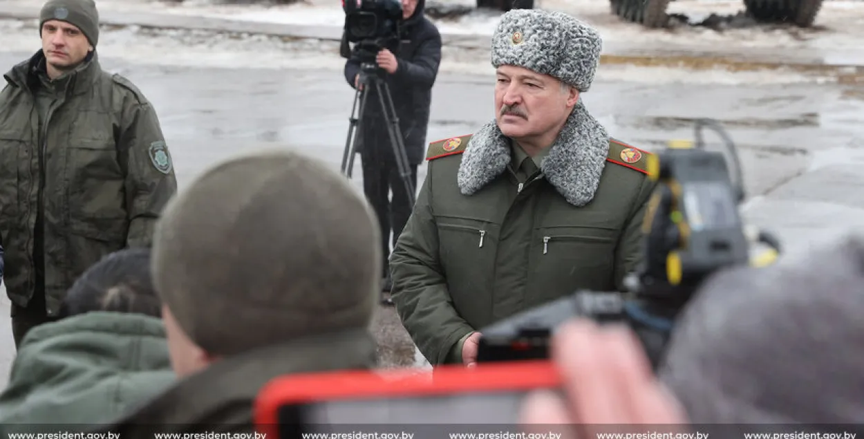 Лукашэнка заявіў пра "звыш'ядзерную" зброю і лёс расійскіх войскаў у Беларусі