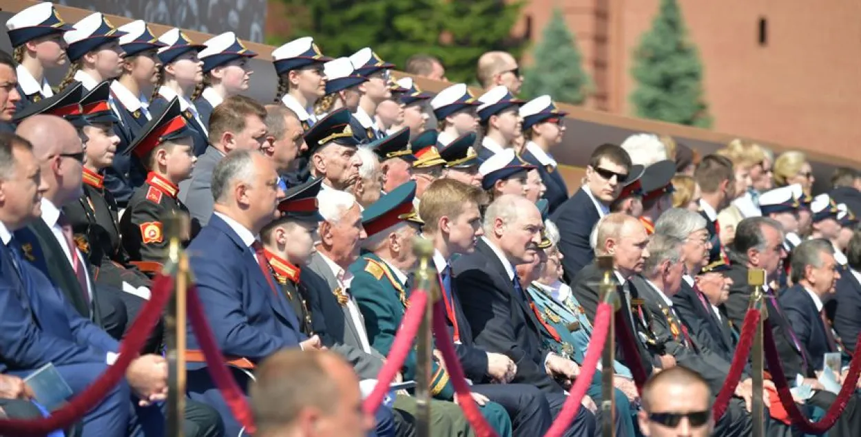 Уладзімір Пуцін не стаў паціскаць руку малодшаму сыну Лукашэнкі