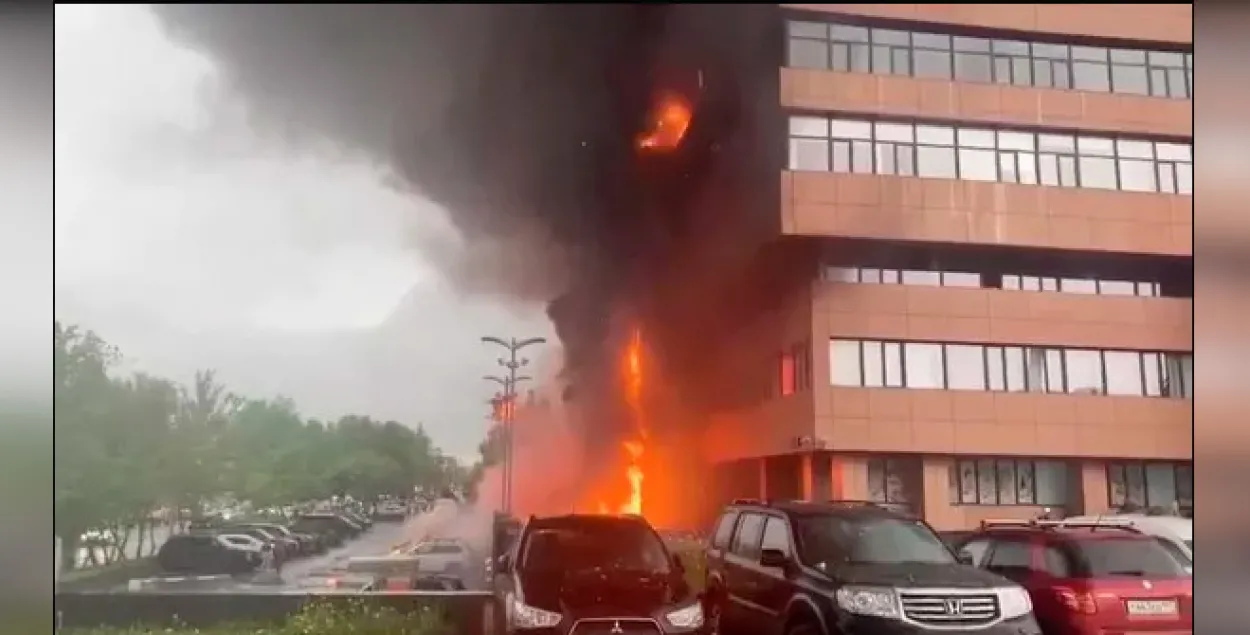 Вялікі пажар у Маскве: гарыць 10-павярховы бізнес-цэнтр