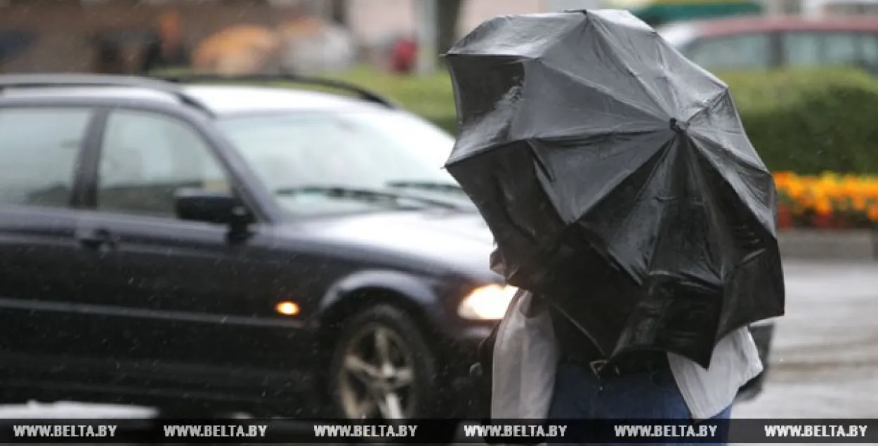 У чацвер у Беларусі чакаюцца кароткачасовыя дажджы і парывісты вецер