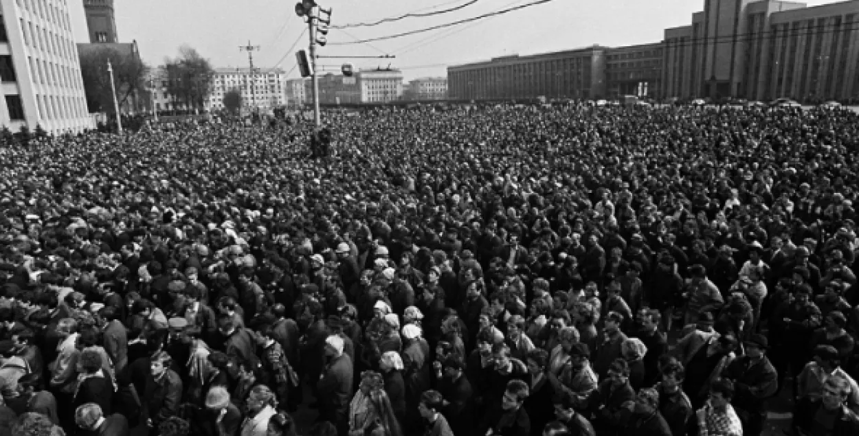 Independence Day in 1990s. Photo: charter97.org