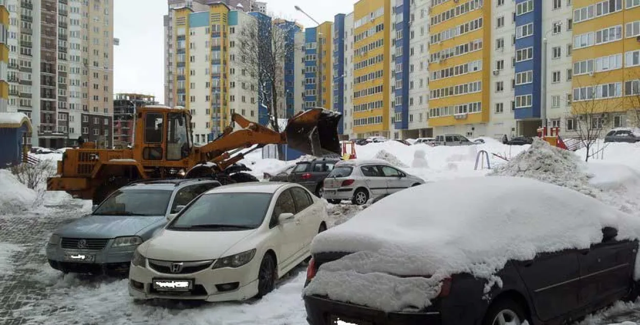 Мінгарвыканкам плануе закрыць двары для паркоўкі транспарту