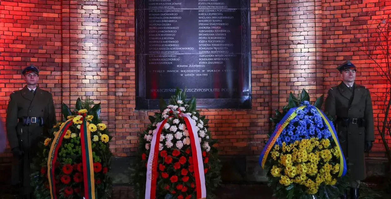 No white-red-white wreath from demoractic Belarus was allowed at the 1863 uprising commemorations in Warsaw, January 2023 / twitter.com/prezydentpl
