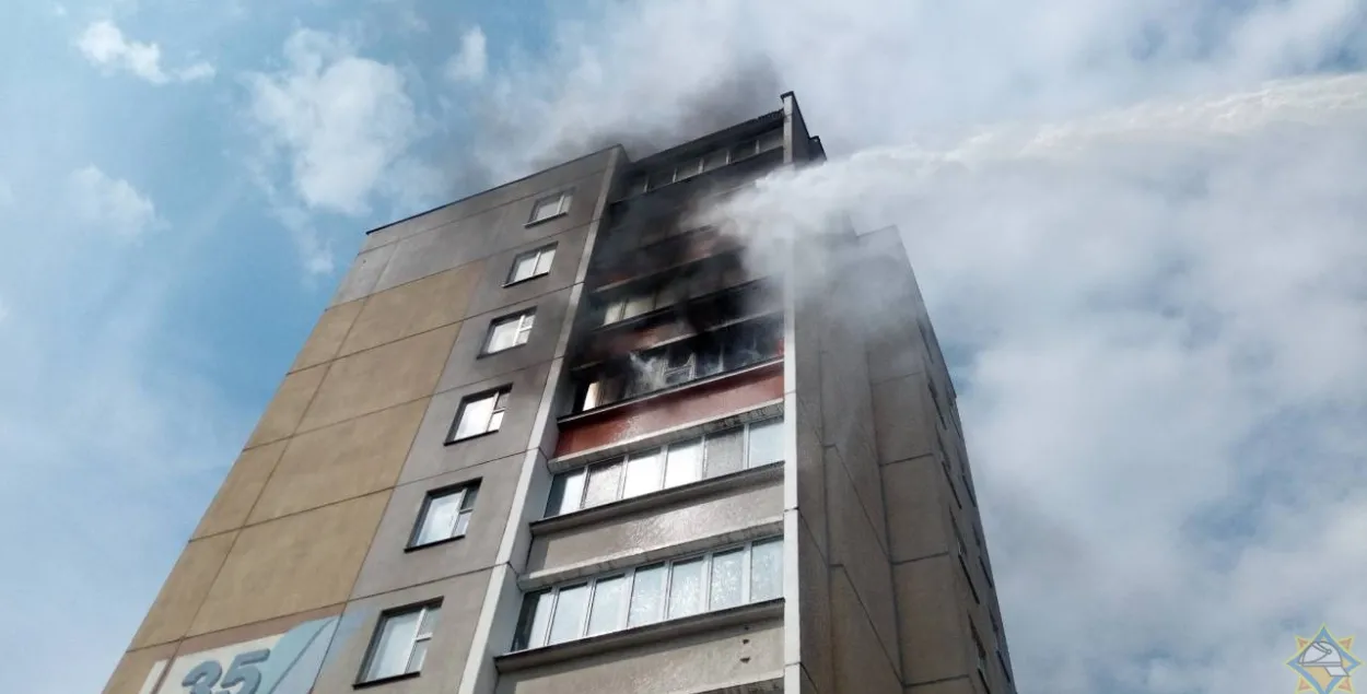 Двух чалавек выратавалі на пажары ў Мінску, 12 эвакуявалі