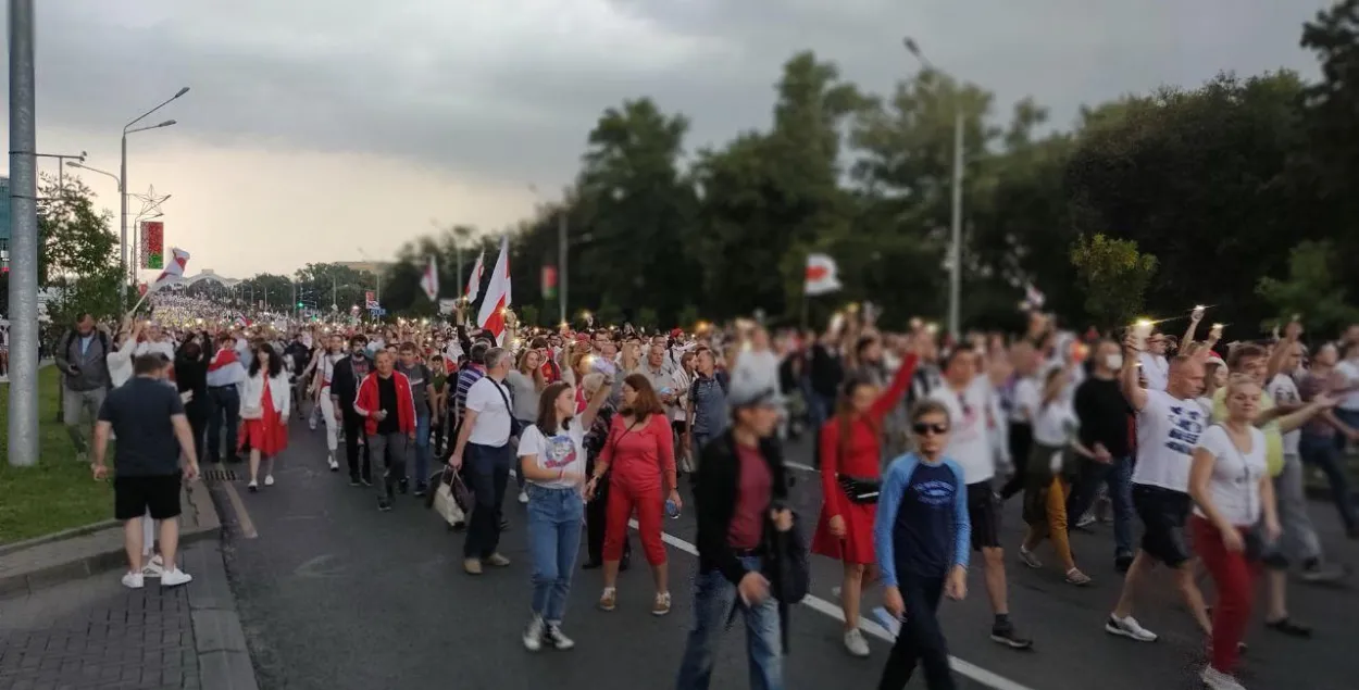 Пратэстоўцы на праспекце Пераможцаў у Мінску / Еўрарадыё