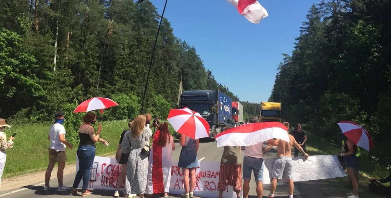 Пратэстоўцы перакрылі трасу на мяжы Беларусі і Літвы