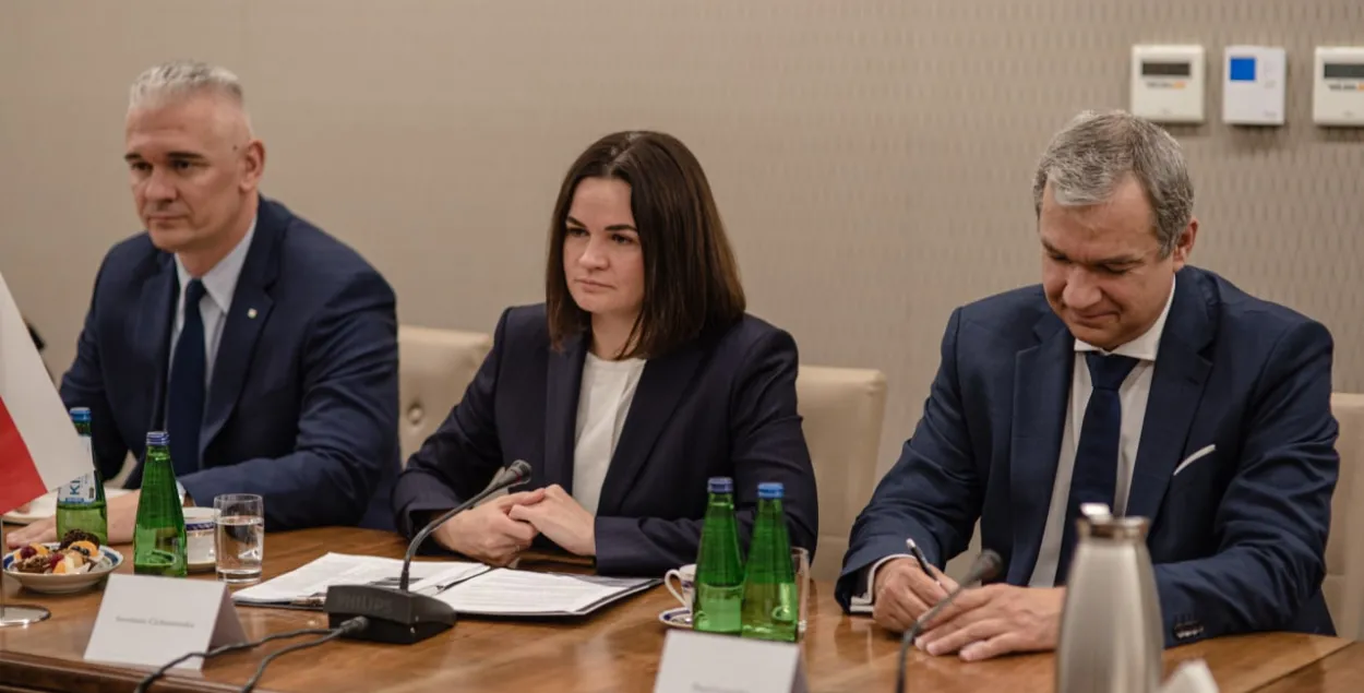 Светлана Тихановская, Валерий Ковалевский (слева) и Павел Латушко (справа) на встрече / АПК

