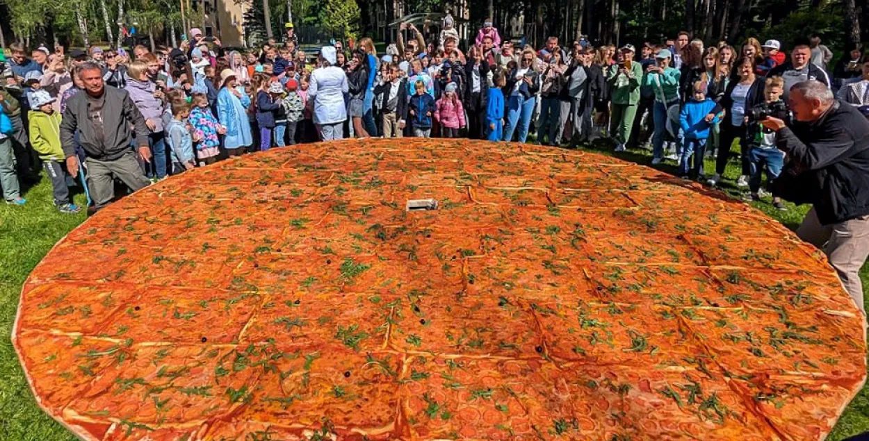 У дыяметры піца атрымалася пяць метраў /&nbsp;newgrodno.by
