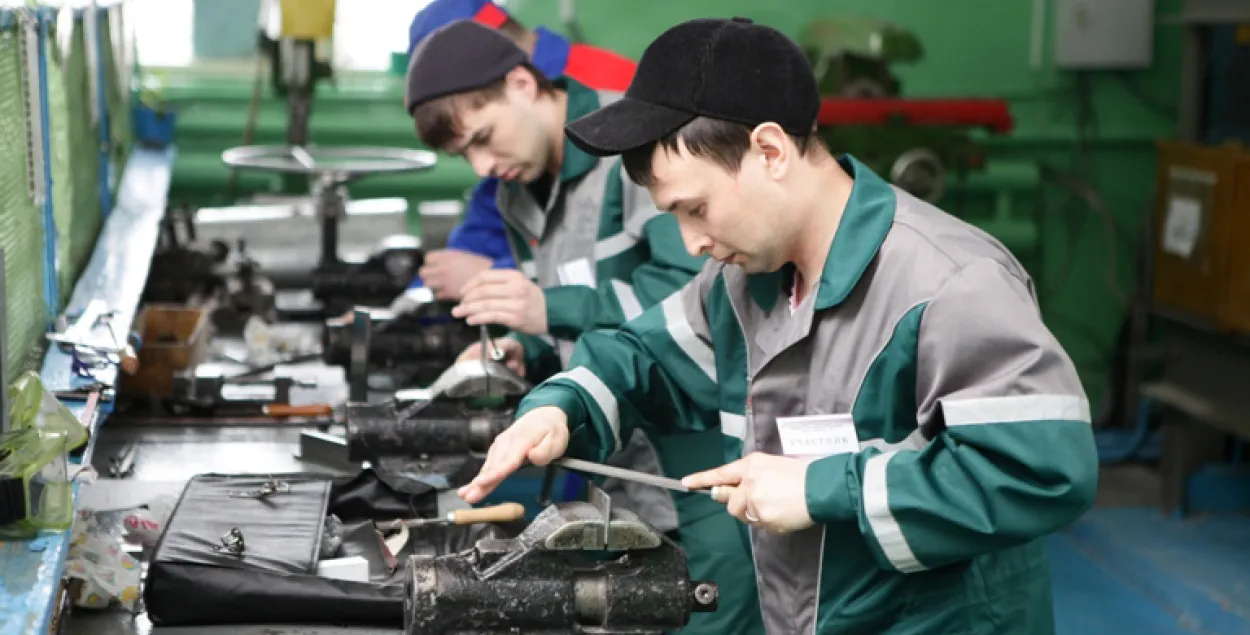 На мінскім заводзе зрабілі працоўны дзень у... 48 хвілінаў