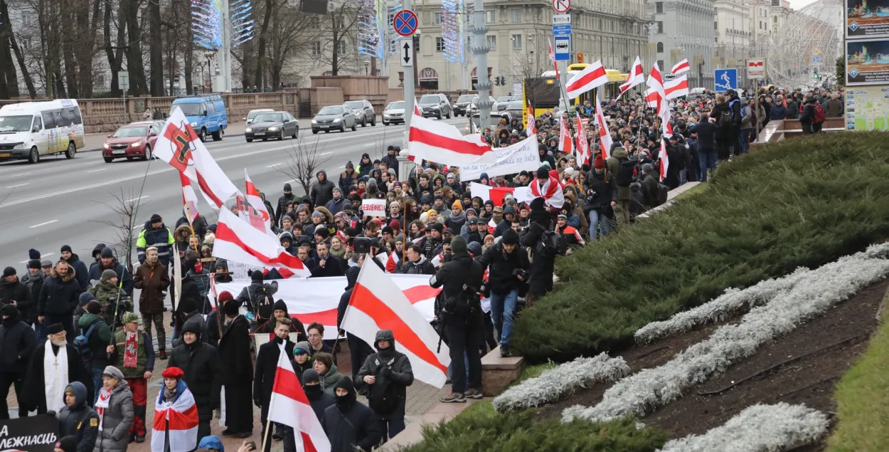 У Мінску праходзіць антыінтэграцыйнае шэсце тысячы пратэстоўцаў