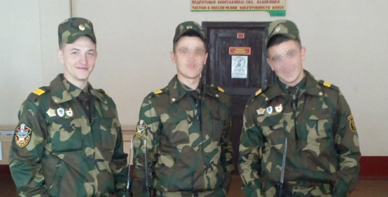 Константин Дроздов &mdash; крайний слева. Фото из &quot;ВКонтакте&quot;.