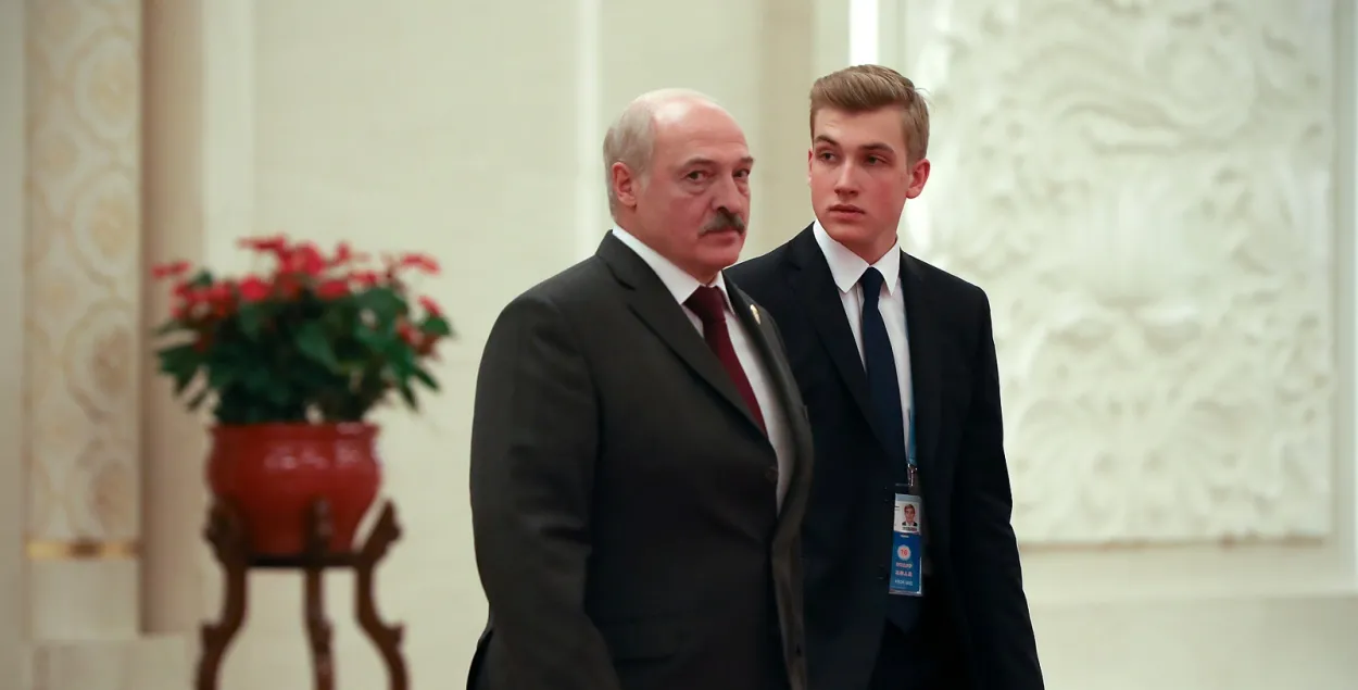 Александр и Николай Лукашенко в КНР в 2019-м / Reuters
