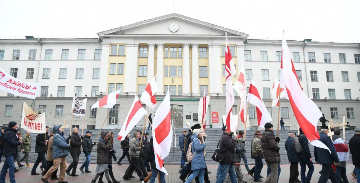 Шествие проходит по проспекту Независимости / Роман Протасевич, Еврорадио