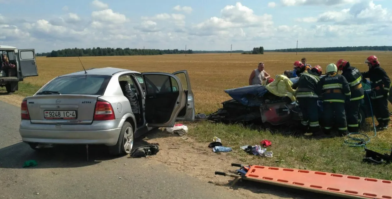 У аварыі ў Слонімскім раёне пацярпелі 7 чалавек, у тым ліку дзеці