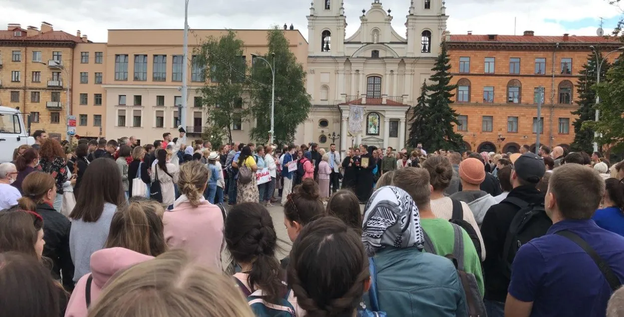 Хрысціяне розных канфесій зладзілі ў Мінску хрэсны ход супраць беззаконня