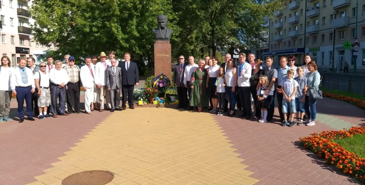 Брэсцкія міліцыянты не пусцілі людзей да бюста Тараса Шаўчэнкі