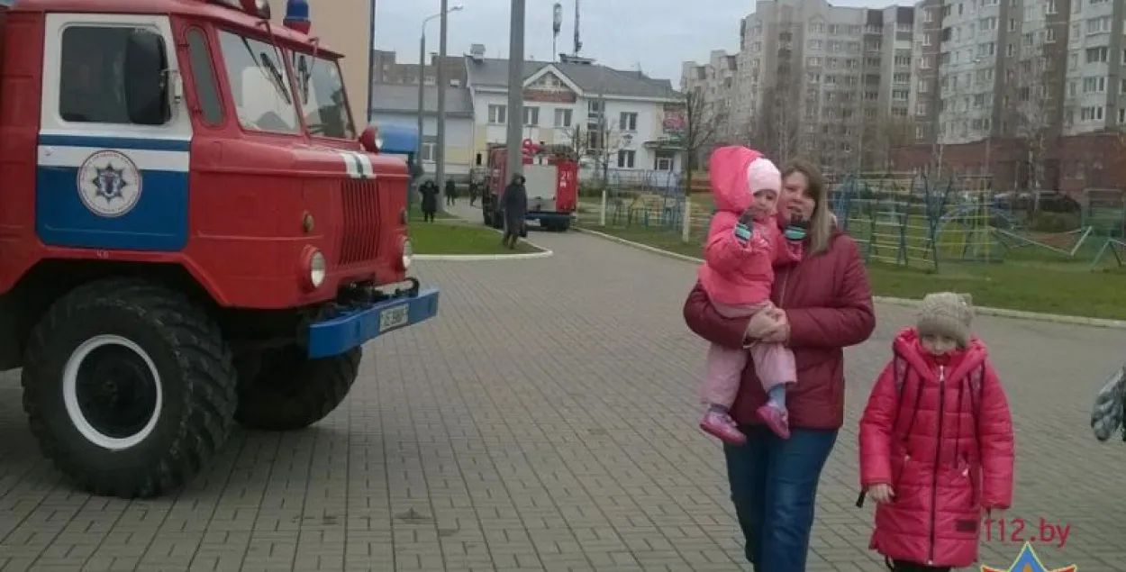 З-за пажару мінскай ў школе эвакуяваны 871 чалавек