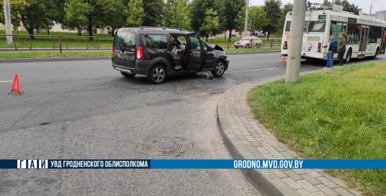 У Гродне ў сутыкненні таксоўкі і тралейбуса пацярпелі тры чалавекі