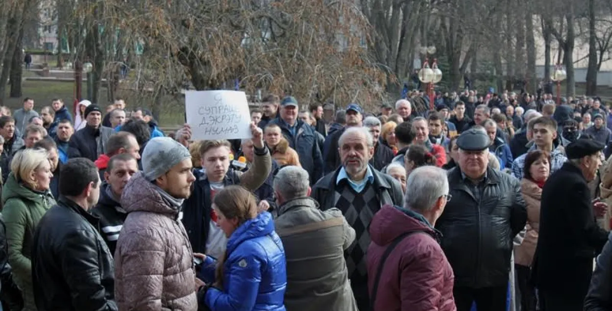 Лукашэнка: На працягу года з "дармаедаў" не будуць спаганяць збор