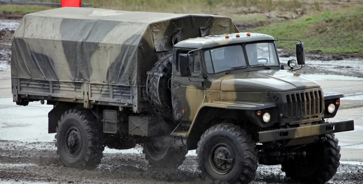 Аўтамабіль з вайскоўцамі трапіў у аўтааварыю пад Віцебскам