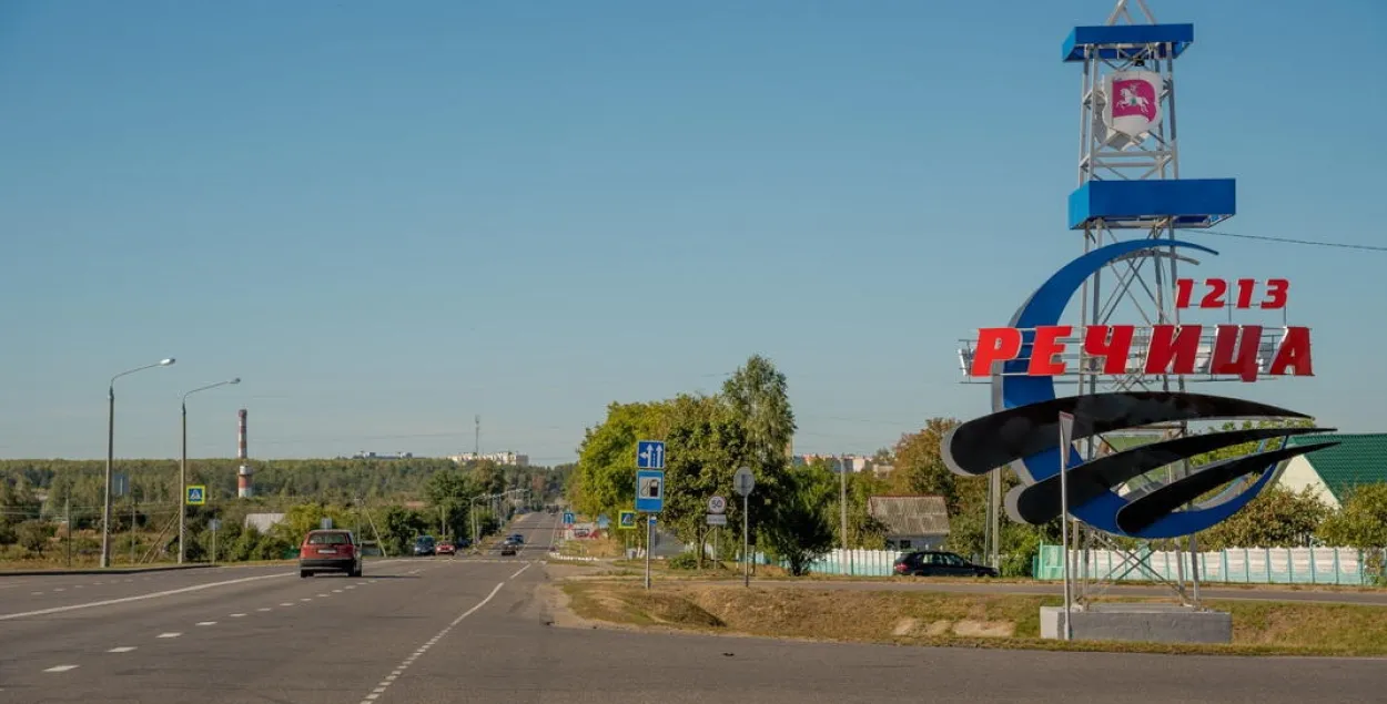 “Адбылася памылка”. Тлумачым, чаму ў Рэчыцы перайменавалі вуліцу Адама Міцкевіча