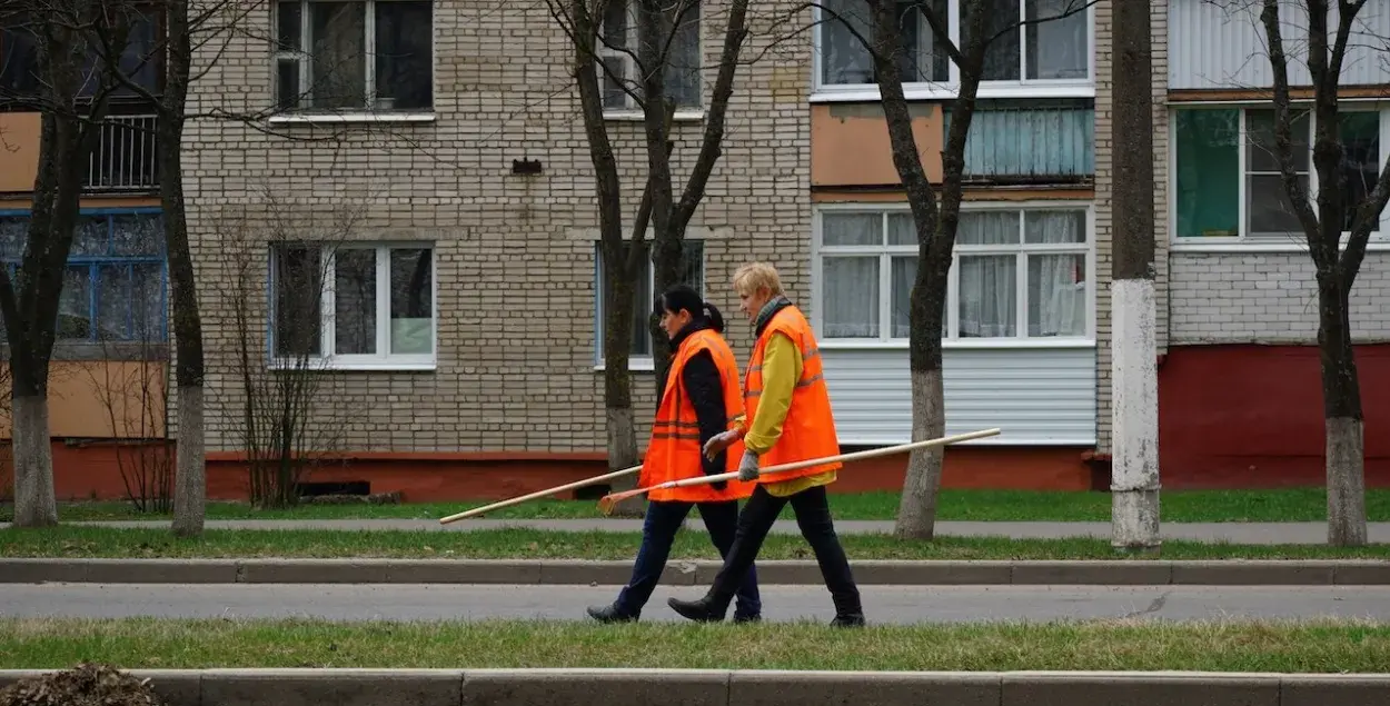 Работники ЖКХ в Беларуси / belsat.eu