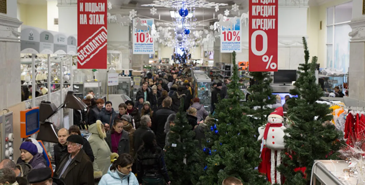 У мінскіх універмагах і буйных крамах праходзіць адзіны дзень зніжак