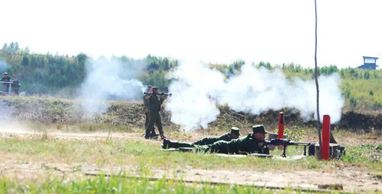 Кожны з іх страляў з пісталета ТТ, аўтамата, кулямёта, ручнога супрацьтанкавага гранатамёта