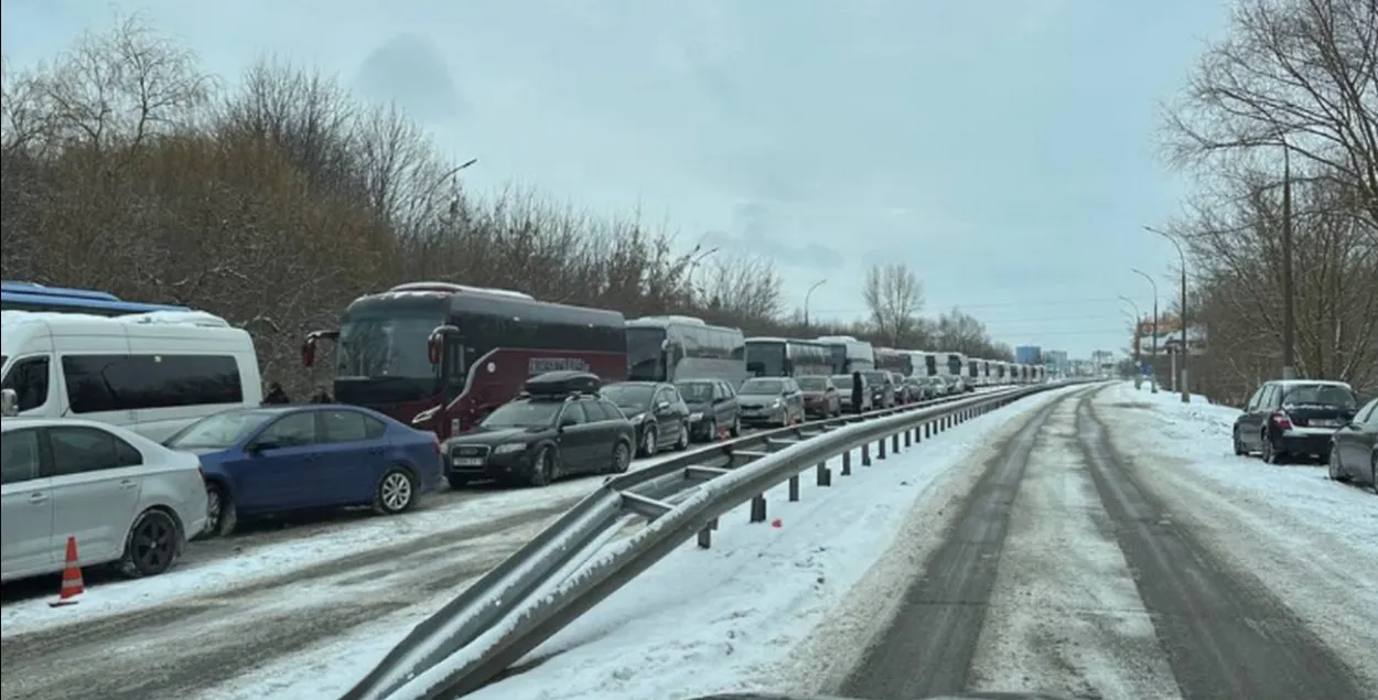 Чарга на беларуска-польскай мяжы, ілюстрацыйнае фота