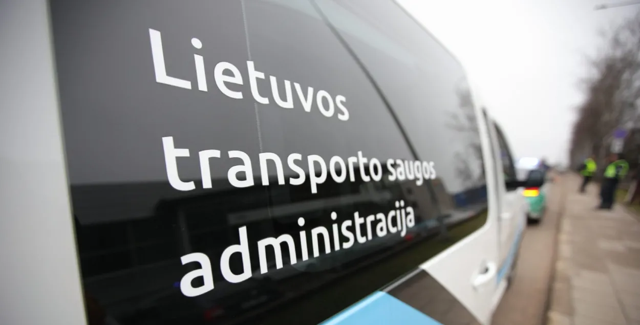 Белорусские водители автобусов ехали в Литву без разрешений