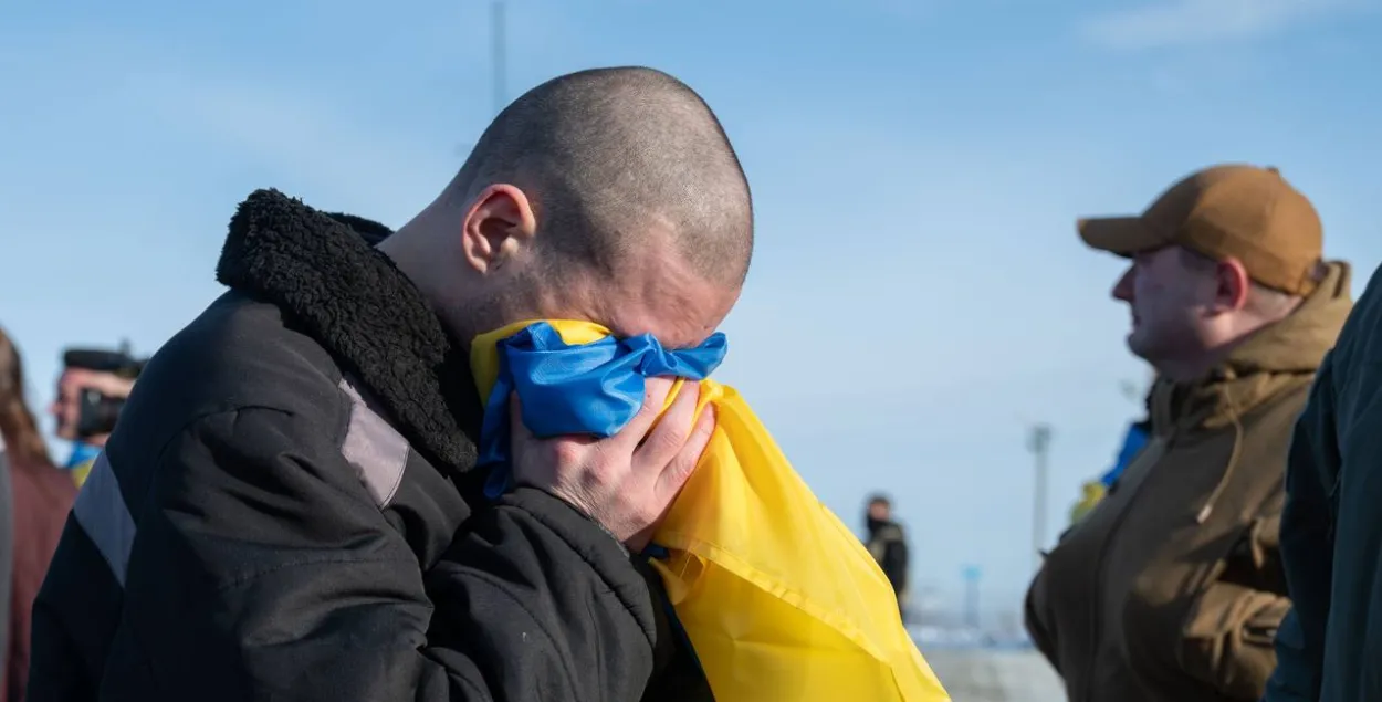 Украинцы после возвращения из российского плена
