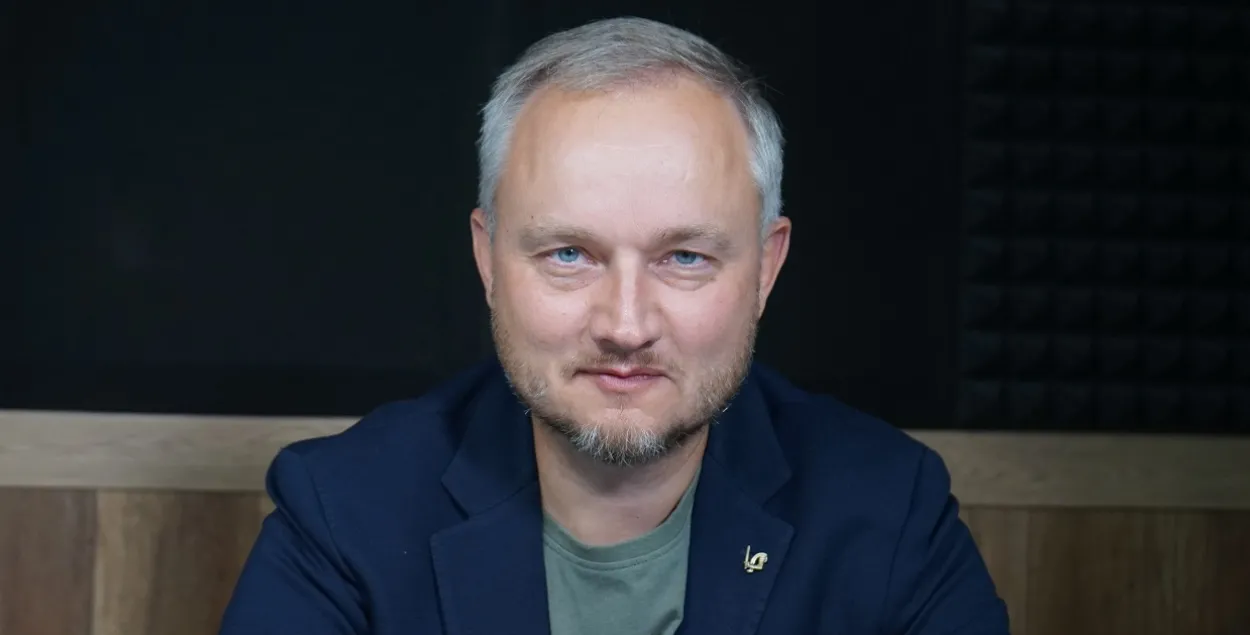 Азаров заявляет о срыве плана "Перамога"
