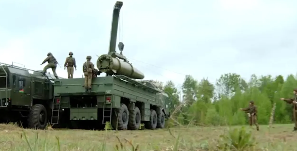 Тактическое ядерное оружие в Беларуси находится под контролем РФ и ее военных
