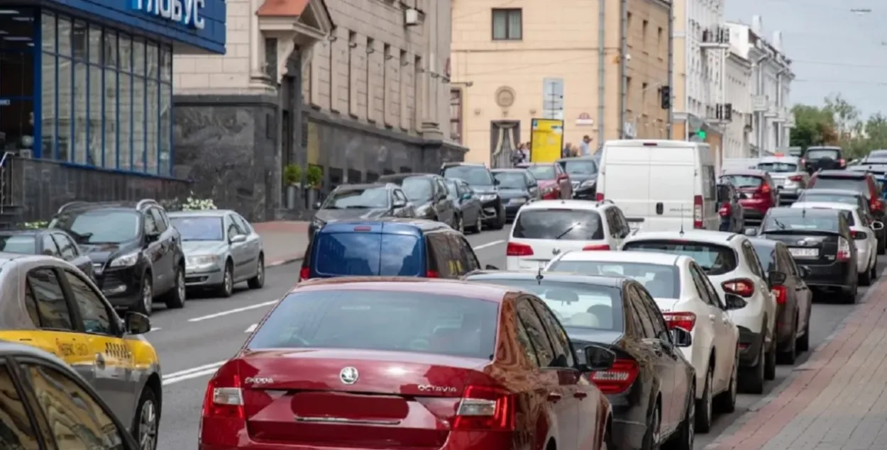 Автомобили в центре Минска
