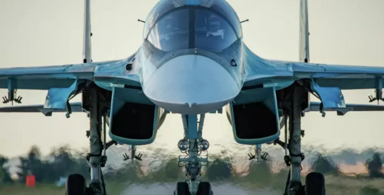 Знішчальнік-бамбардзіроўшчык Су-34, ілюстрацыйнае фота
