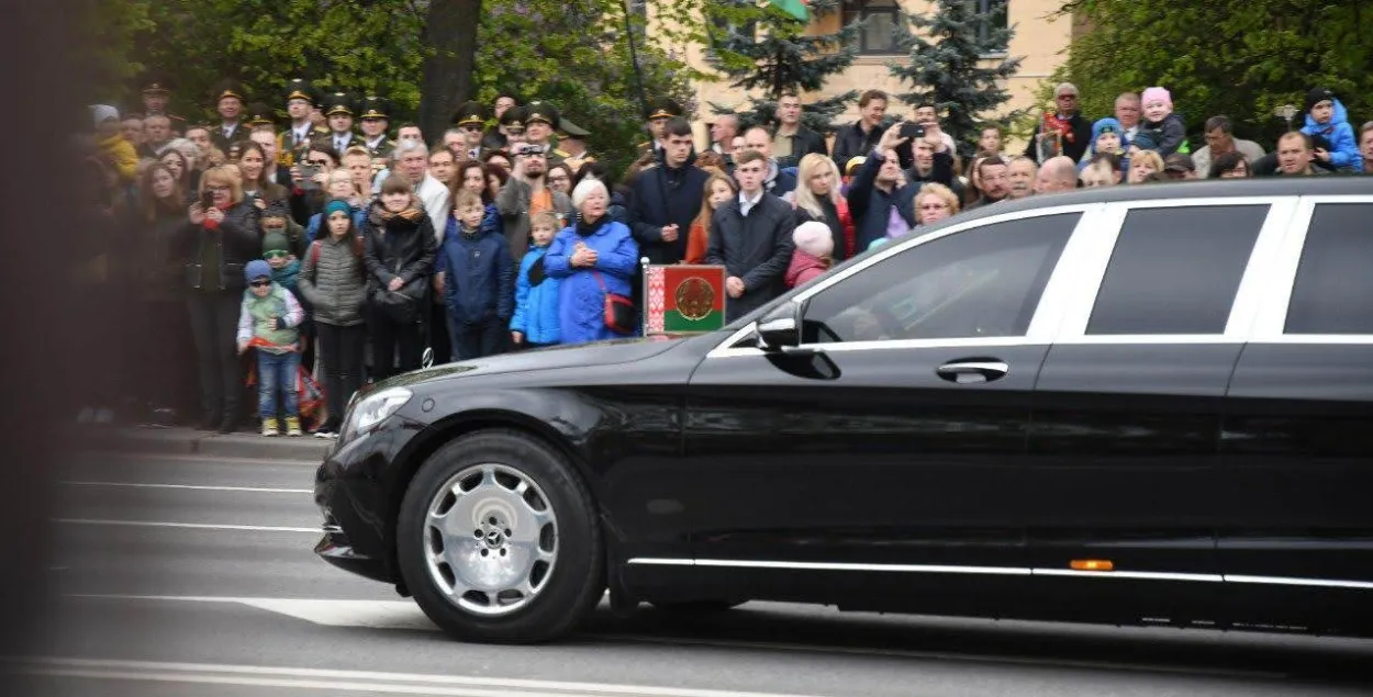 Кортеж Лукашенко во время государственного праздника
