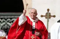 Папа Рымскі Францішак на імшы ў&nbsp;Вербную нядзелю ў Ватыкане / Reuters