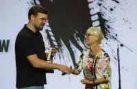 Aliaksandr Mikhalkovich receives an award / facebook.com/festiwal.filmowy.nnw