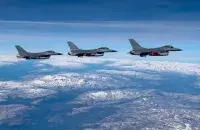 Дацкія F-16 у паветры